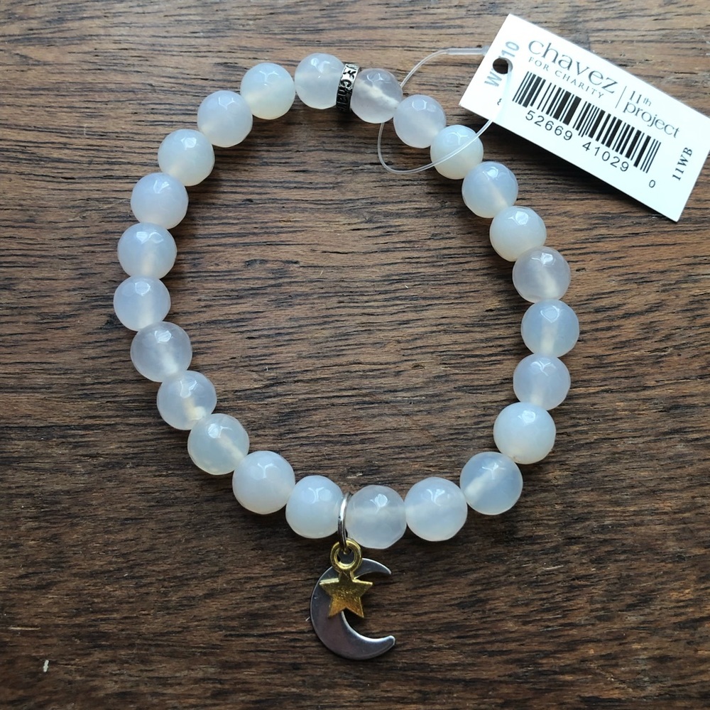 NWT White stretchy Bracelet